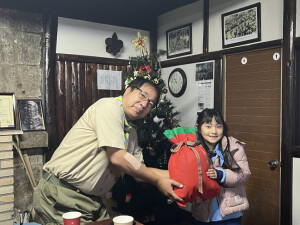 隊長からビンゴの景品（赤）