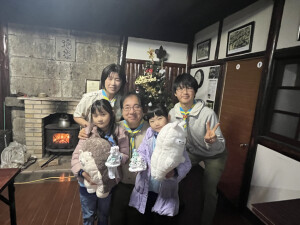 景品を持って記念写真