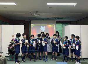 振るだけでトウモロコシがポップコーンに 