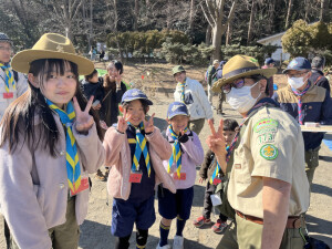 カメラの前でピース