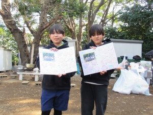 みんなの寄せ書きを披露