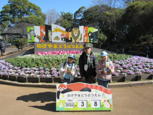 まずは記念写真（真ん中はデンコーチ）