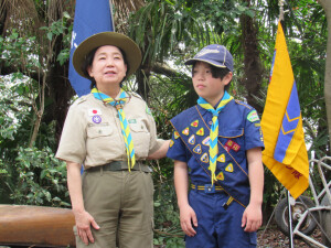 上進スカウトを紹介するカブ隊長