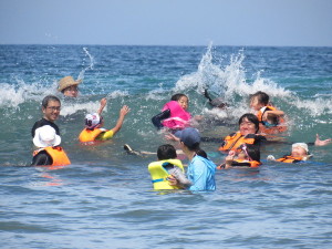 海あそびの様子