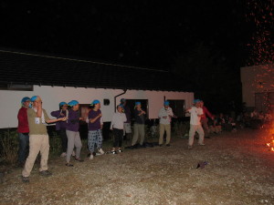 大営火での保護者スタンツ