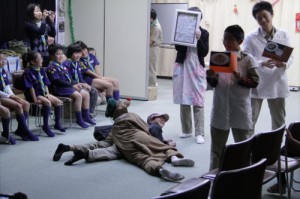 空腹と寒さに倒れこんでしまったフランとパトラスタのもとに天使たちがあらわれた場面